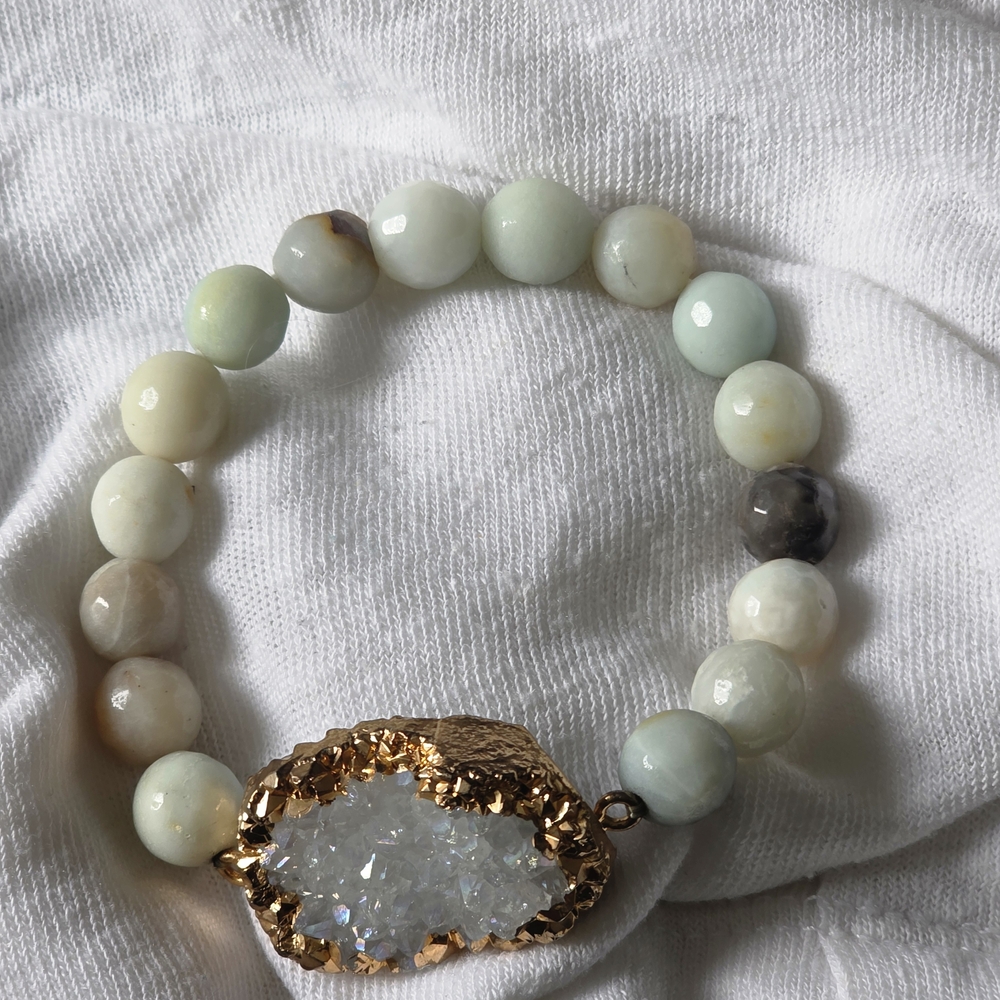 Elegant Gold and Cream Beaded Bracelet